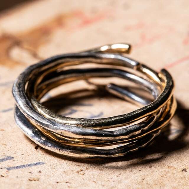 送料込み 個性が光る指輪 フリーサイズなのでプレゼントにもお勧め フリーリング シルバー925 ペアリング お揃い おしゃれ 指輪 リング ゴールド シルバー プレゼント 人気 アンティーク加工 黒 メンズ レディース 19juuku Edda エッダ