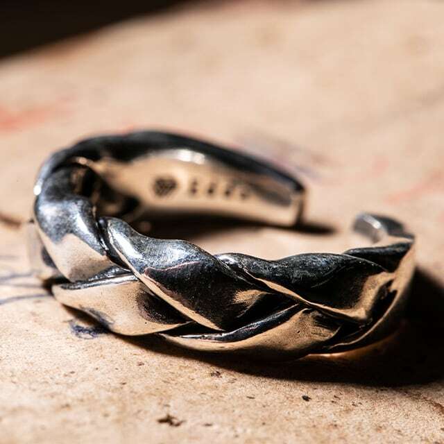 送料込み シルバーを繊細に編み込んだリング フリーサイズなのでプレゼントにもお勧め フリーリング シルバー925 ペアリング お揃い おしゃれ 指輪 リング ゴールド シルバー プレゼント 人気 アンティーク加工 黒 メンズ 19juuku Edda エッダ