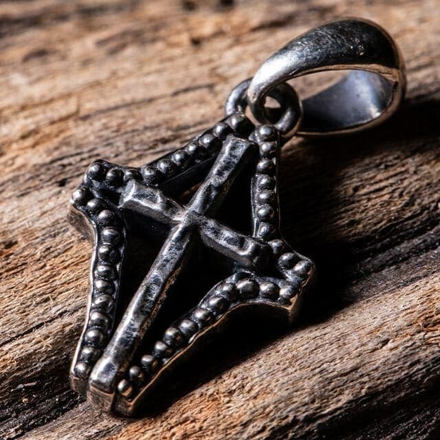 送料込み ペンダントトップ トップ プレート クロス 十字架 小さめ おしゃれ かっこいい 人気 プレゼント 人気 シルバー925 燻し加工 アンティーク メンズ クリスマス バレンタイン 19juuku Edda エッダ