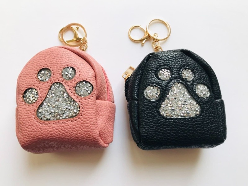 送料込み かわいいポーチ 割と入ります キラキラ ネコ手形ポーチ 足跡ポーチ ポーチ ネコ 猫 キーホルダー キーケース ジルコニア キラキラ ピンク ブラック おしゃれ レザー風 19juuku
