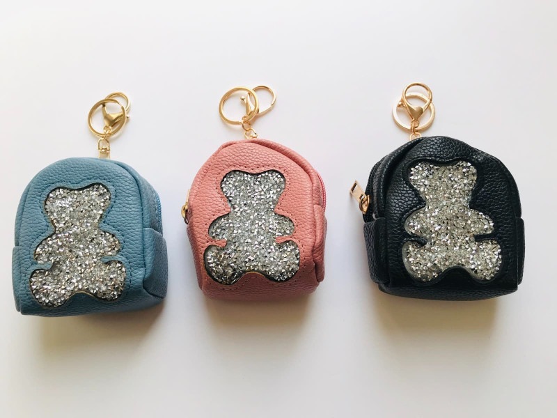 送料込み キラキラがかわいい 結構入ります くまポーチ ポーチ くま ベアー キーホルダー キーケース キュービックジルコニア ジルコニア キラキラ ピンク ブラック 黒 水色 ブルー 飴ちゃん入れ かわいい 19juuku