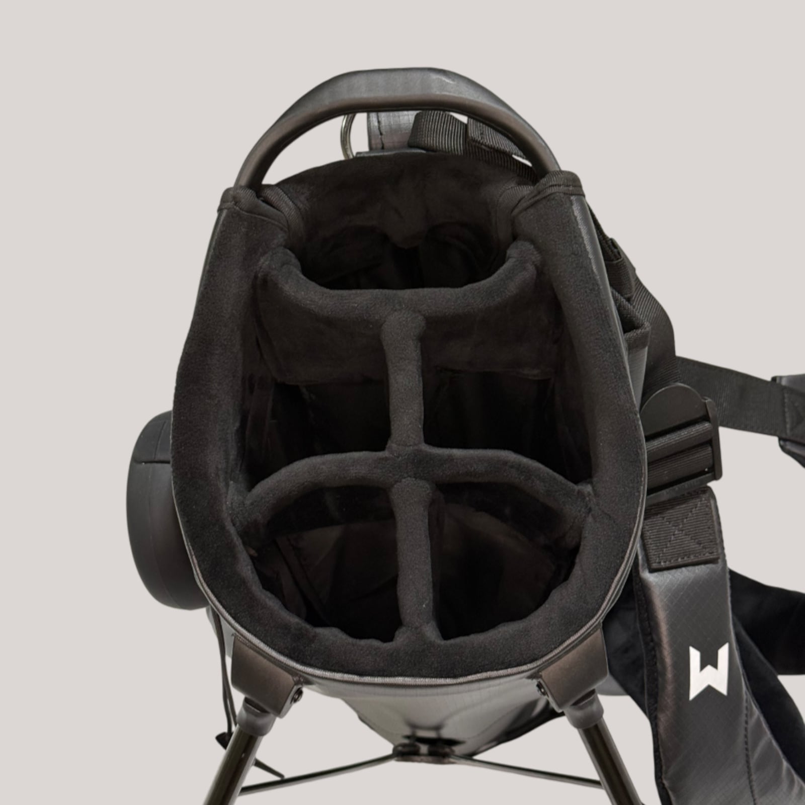 MNML GOLF キャディバッグ ワイヤレススピーカー付き、ソーラー充電機