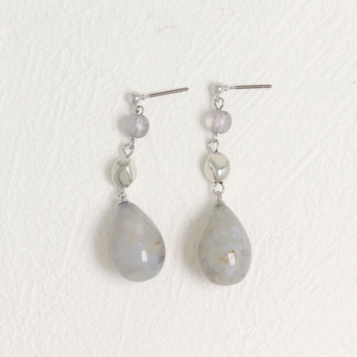 【1212】マーブルスクエアと鈴ビーズのピアス／イヤリング 1212】マーブルスクエアと鈴ビーズのピアス／イヤリング