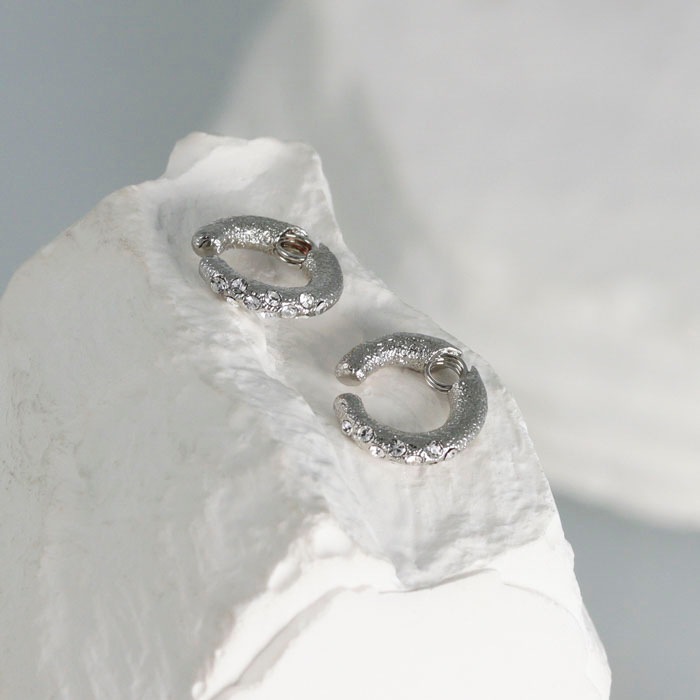 クラッチイヤリング フープ エンボス ストーン | イヤリング