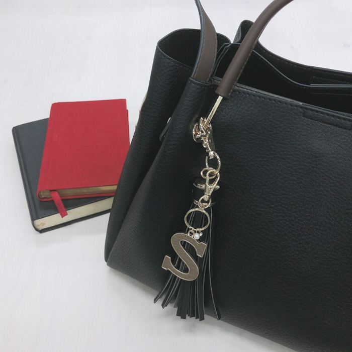 再入荷】バッグチャーム イニシャル レザー調【6type】 | その他