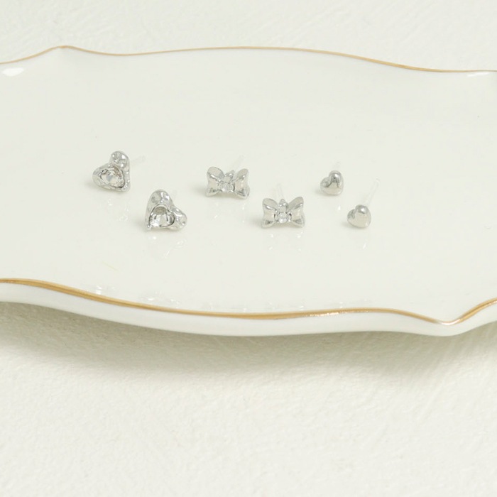 █̗̀ころ★樹脂ピアス 残りわずか】樹脂ピアスセット 6個 3ペア ハート ビジュー リボン