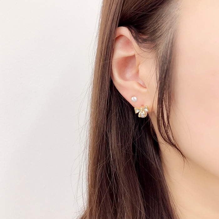 ビーズとパールのイヤリングセット 8ペア 再販】ビーズ刺繍 のお花*4petals*（ﾎﾜｲﾄ）とパールのピアス