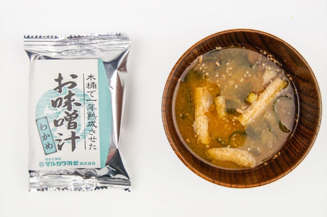業界初 化学調味料やダシを一切使っていないインスタントみそ汁 わかめのみそ汁