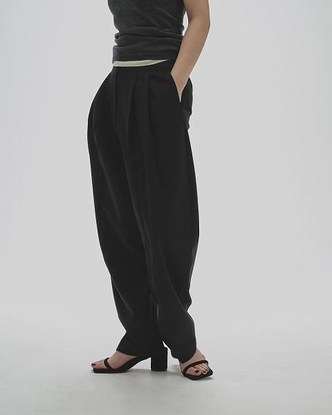 TODAYFUL トゥデイフル Tapered Tuck Trousers 12520710