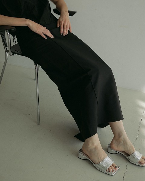 2025ss サテンスカート　アンヌーク　Satin Pencil Skirt 2025ss サテンスカート アンヌーク Satin Pencil Skirt - メルカリ