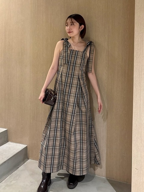 ⭕️新品タグ付き　SNIDELスナイデル　胸元ピンタック2wayミディワンピース SNIDEL（スナイデル）の「タフタボリュームミディワンピース