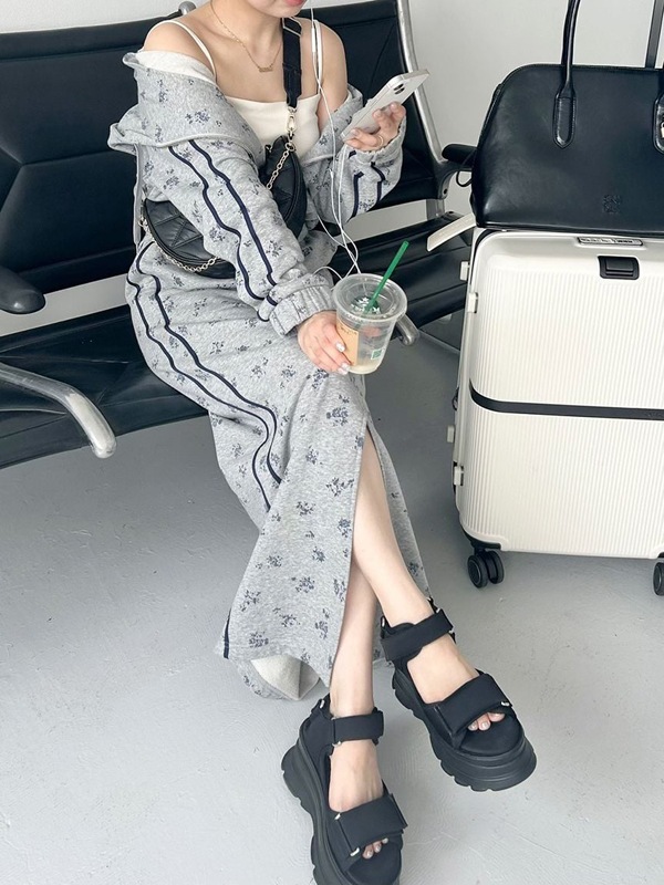 SNIDEL スナイデル uvカットフーディーパーカー 花柄 SNIDEL スナイデル uvカットフーディーパーカー 花柄 SNIDEL