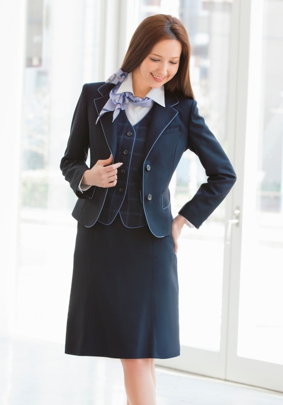 新品未使用タグ付き　emmi atelier 膨れジャガードフレアースカート emmi（エミ）の「【emmi atelier】アシメ切替膨れジャガード