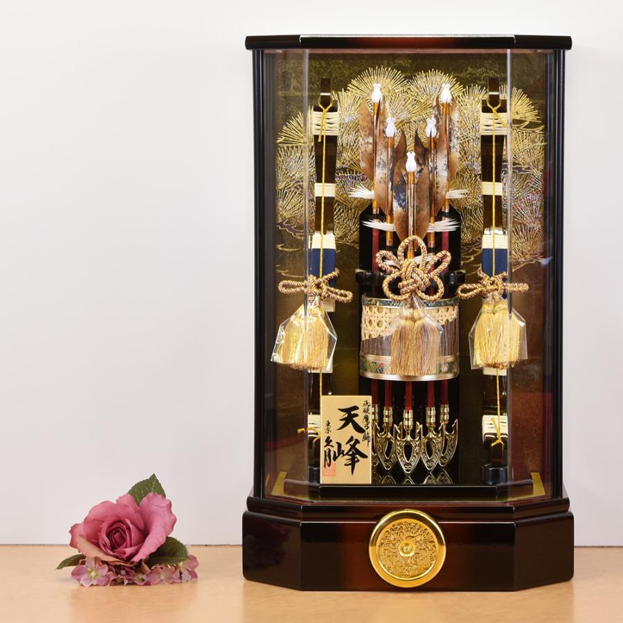 ガラスケース入り弓矢 ガラスケース入り弓矢