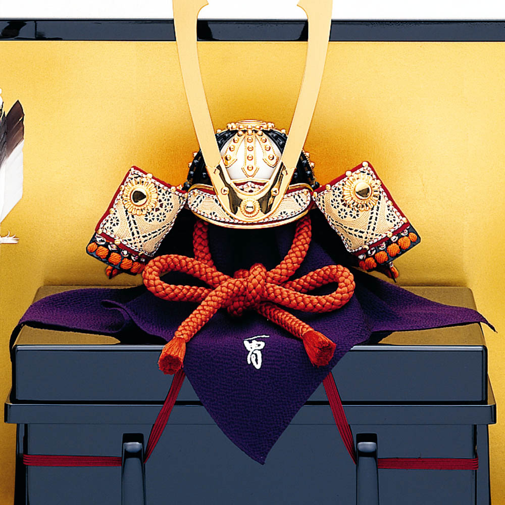 五月人形 真多呂人形作 兜飾り 加藤一胄作 二分の一四方白 長鍬 兜飾り