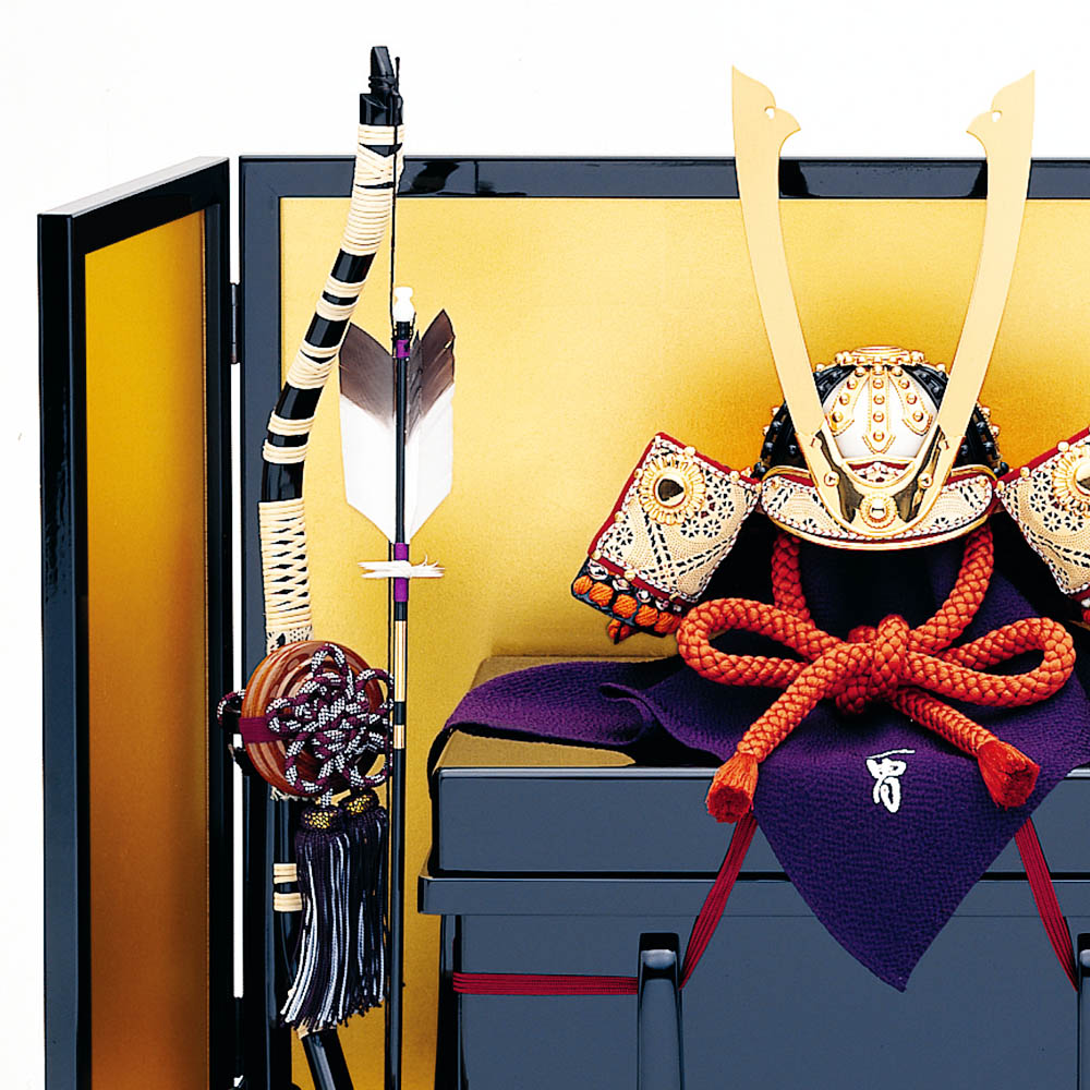 五月人形 真多呂人形作 兜飾り 加藤一胄作 二分の一四方白 長鍬 兜飾り