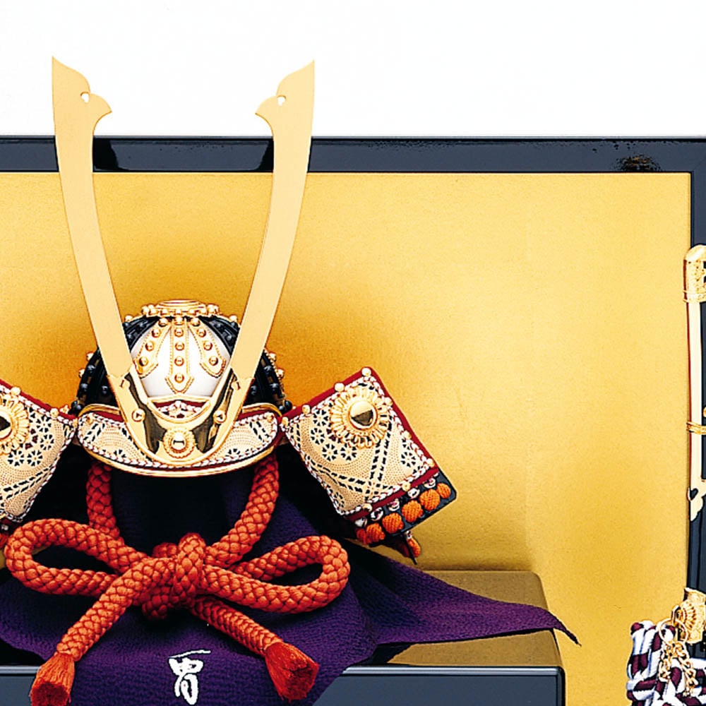 五月人形 真多呂人形作 兜飾り 加藤一胄作 二分の一四方白 長鍬 兜飾り