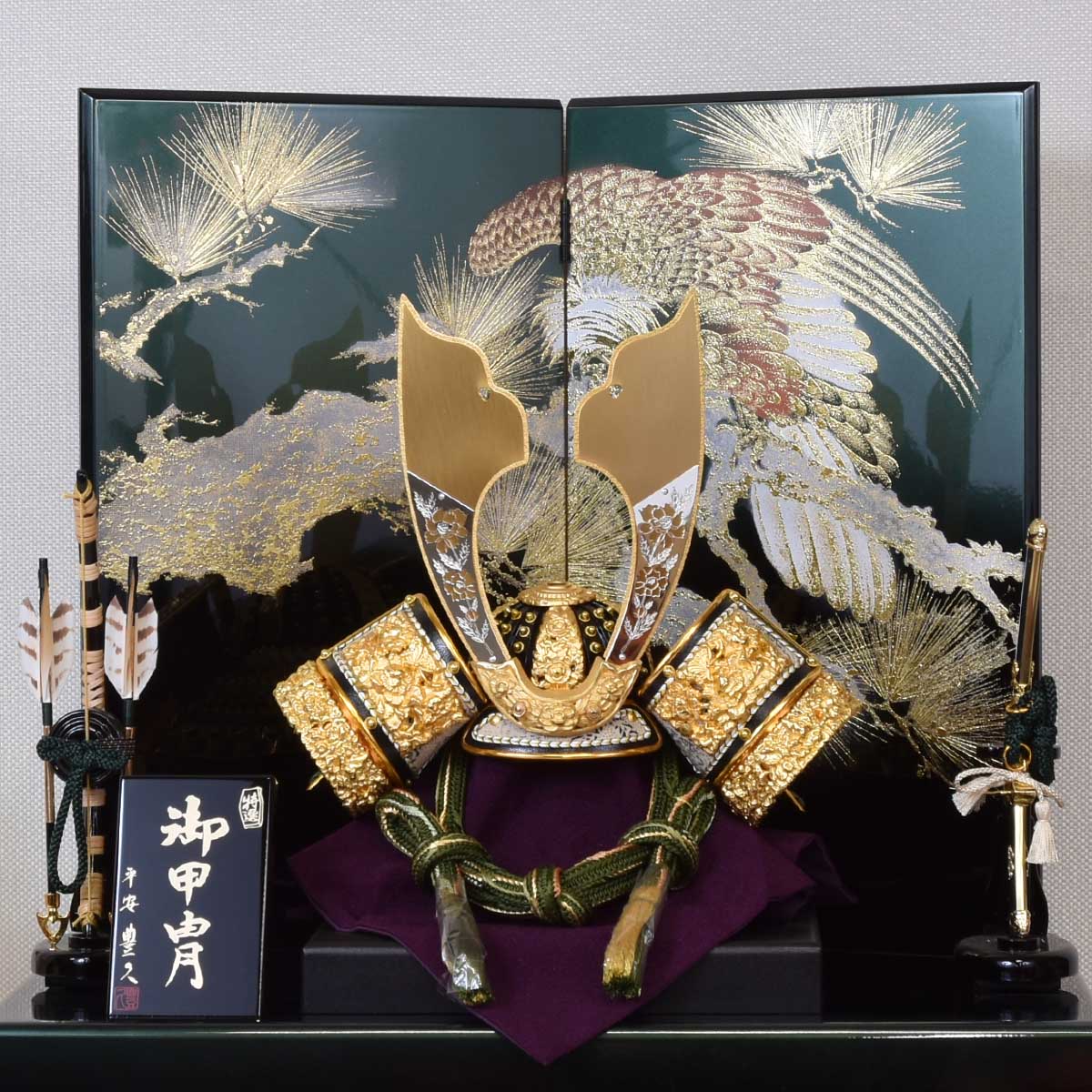 五月人形 コンパクト 収納ケース 収納飾り かぶと ミニ おしゃれ 金 黒