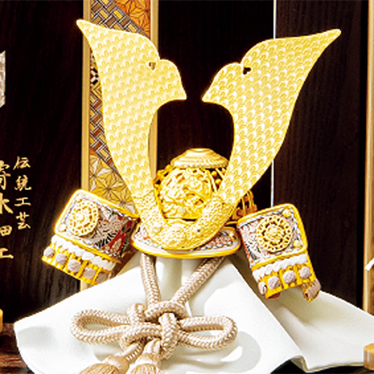 五月人形 コンパクト おしゃれ ミニ モダン 兜 初節句 金色 緑 お祝い