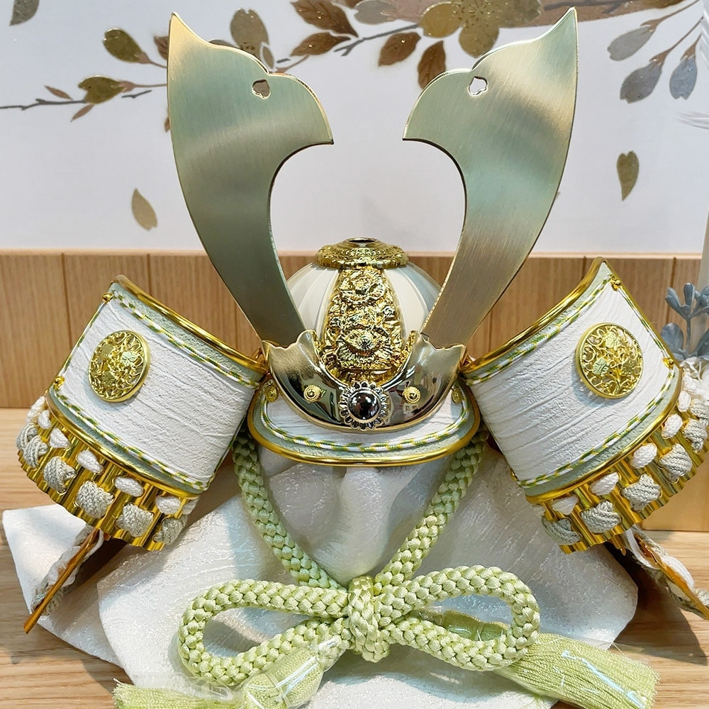 五月人形 お祝い 初節句 コンパクト 兜飾り 平飾り 8号 白金大鍬兜