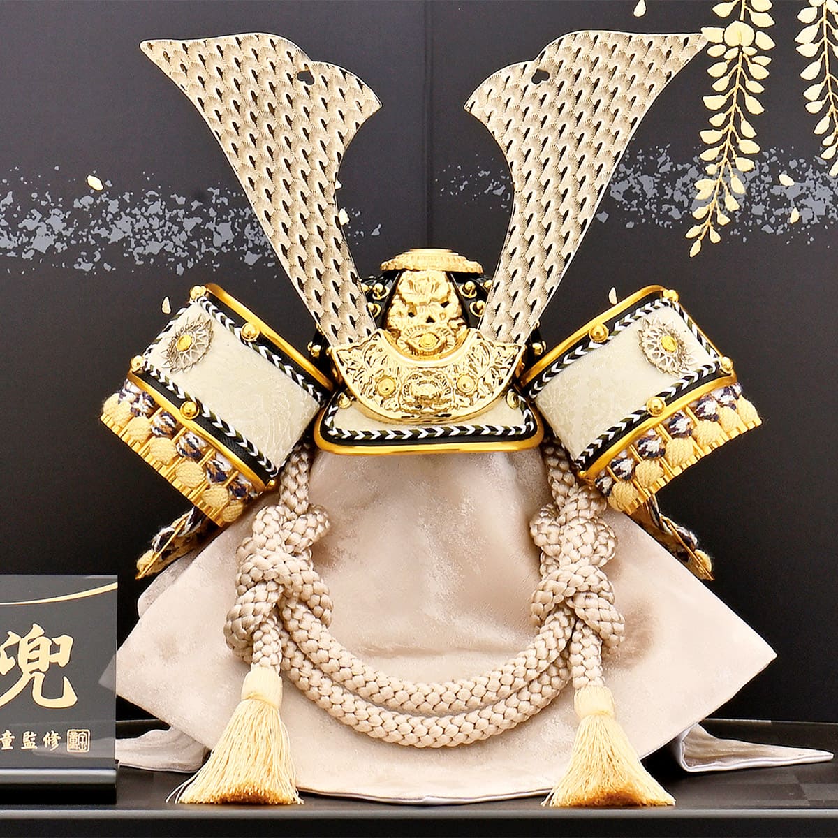 五月人形 収納飾り かぶと コンパクト 兜飾り ミニ おしゃれ 黒 金