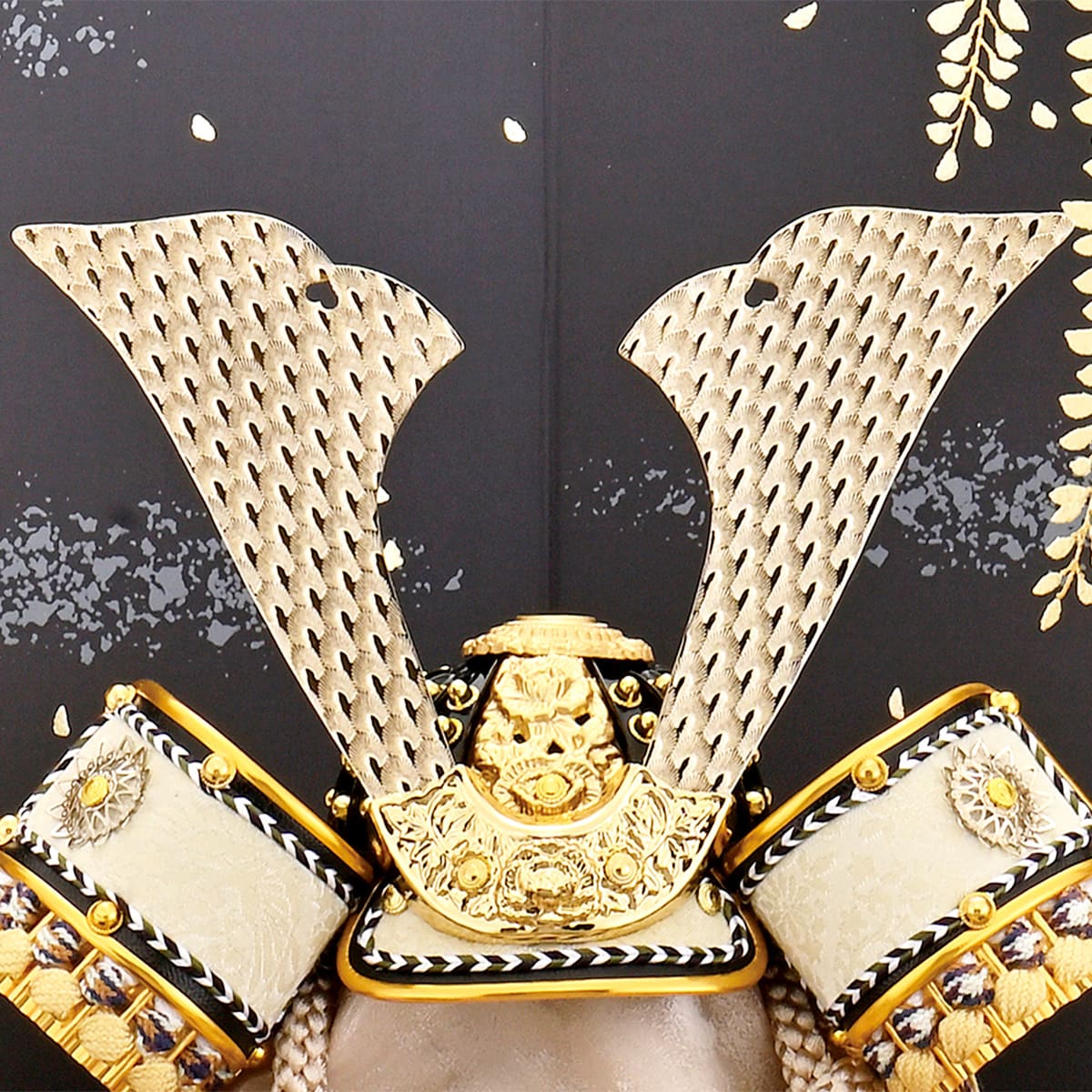 五月人形 収納飾り かぶと コンパクト 兜飾り ミニ おしゃれ 黒 金