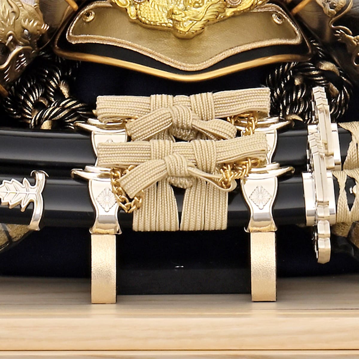 五月人形 ケース飾り かぶと 伊達 白 コンパクト 兜飾り ケース入り