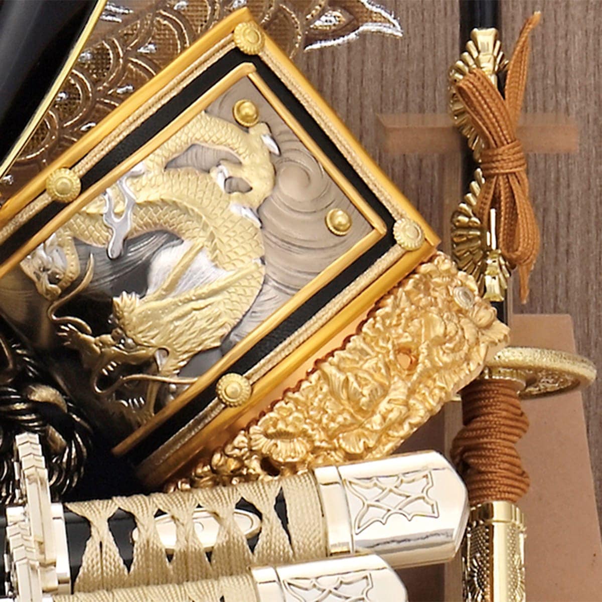 五月人形 ケース飾り かぶと 伊達 白 コンパクト 兜飾り ケース入り