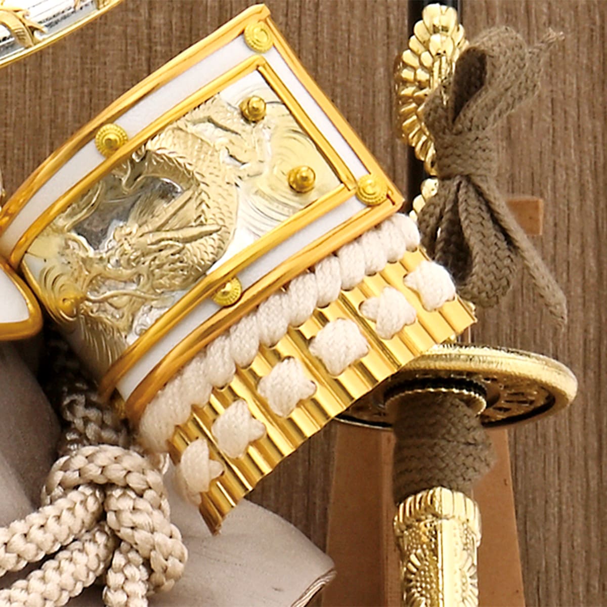 五月人形 ケース飾り コンパクト 兜飾り 伊達 ミニ おしゃれ 金 モダン