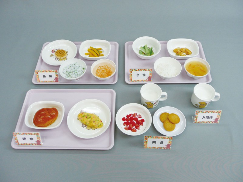 12～18カ月ごろの離乳食 離乳食完了期の進め方 12～18ヵ月頃 – 食材は何を食べさせる