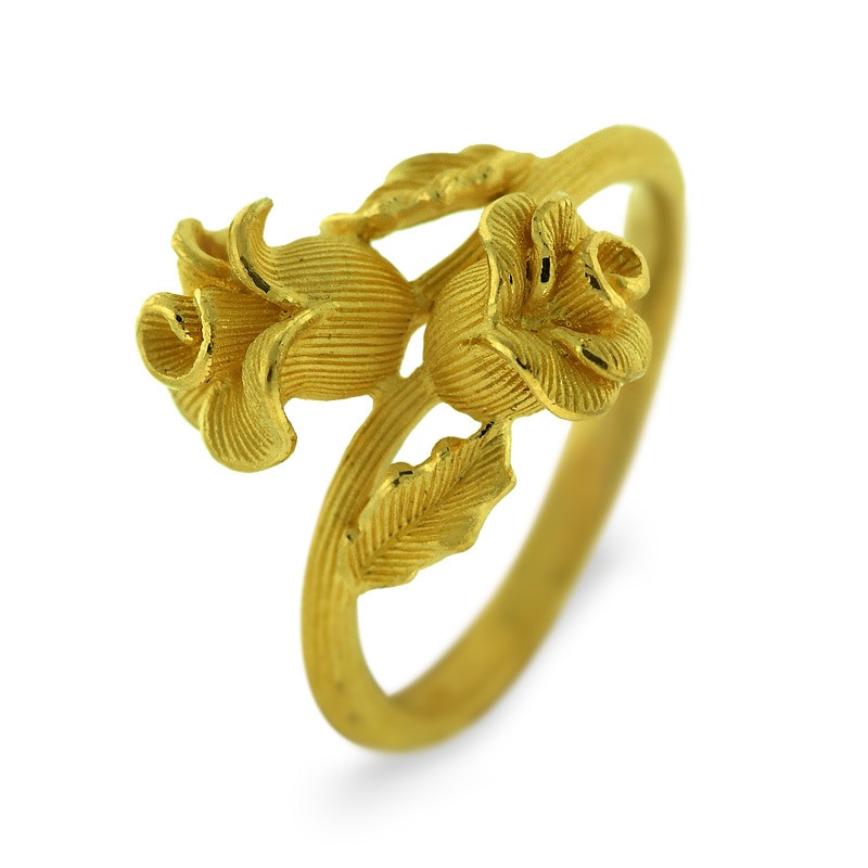 華奢で女らしいバラ 純金リング