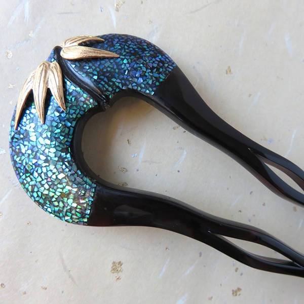 本鼈甲彫刻 花モチーフ 高雅なかんざし 本甲 螺鈿簪 ＜かんざし