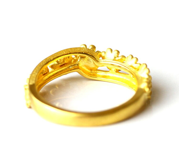 ボリュームのあるフラワーモチーフ 純金リング