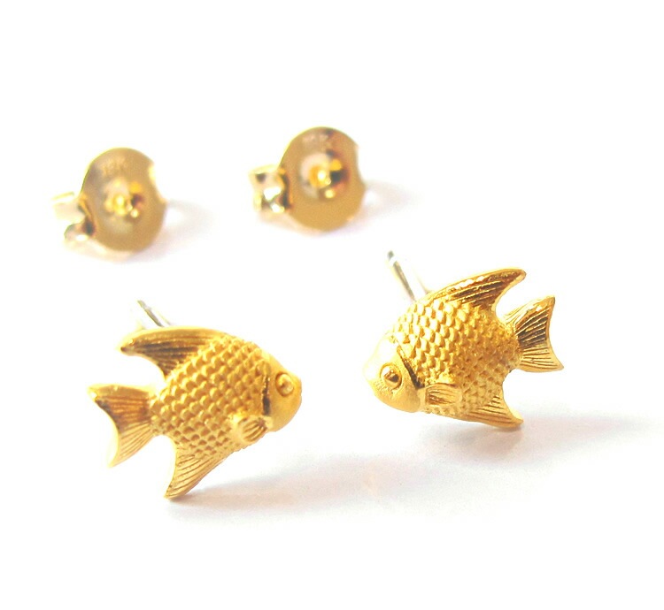 陽気に泳ぐ熱帯魚 純金ピアス