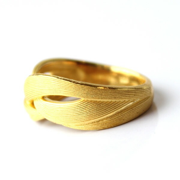 エレガントなヘアライン 純金リング