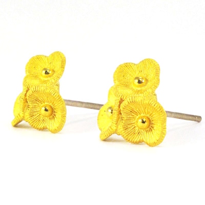 寄り添う3輪フラワー 純金ピアス