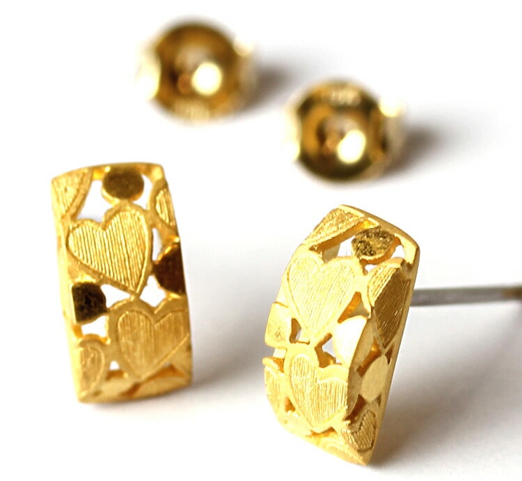 透かし模様のゴールドハート 純金ピアス