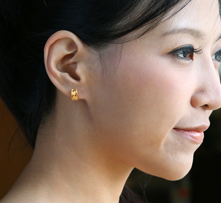 透かし模様のゴールドハート 純金ピアス