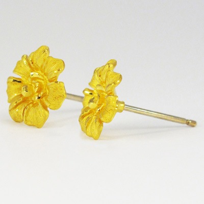 端正な花びら 純金ピアス