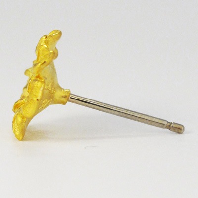 端正な花びら 純金ピアス
