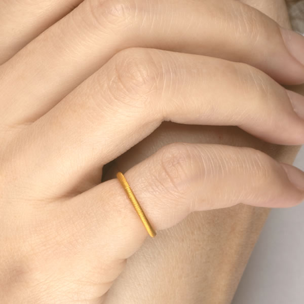 ツイストライン 純金ピンキーリング