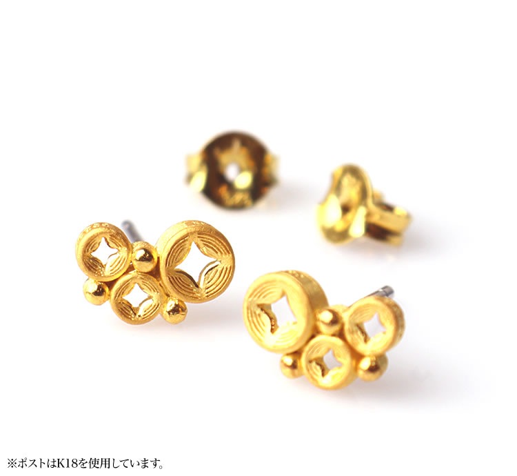 輪が連なるモチーフ 純金ピアス