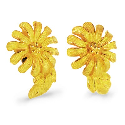 ふんわりリアルな花びら 純金ピアス