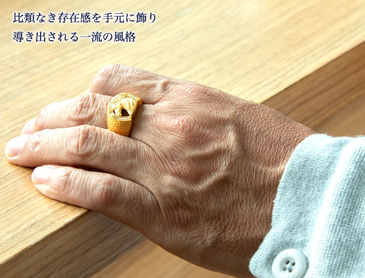 ＜メンズ＞ダイヤを埋め込んだ馬モチーフ 純金印台リング