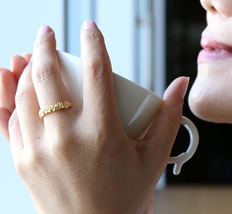 繊細なフラワーモチーフ 純金リング