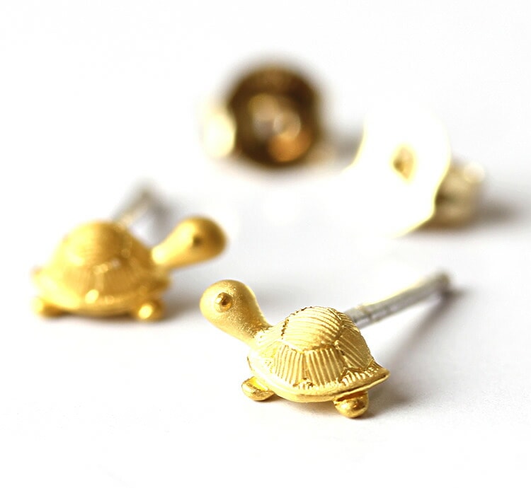 HM イヤリング ゴールド 亀 タートル ロングイヤリング