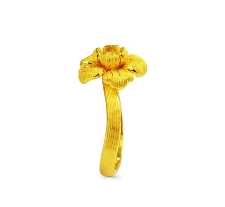 牡丹の花甘さ控えめでリアルな美しさ 純金リング