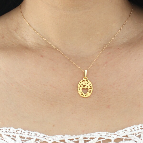 オーバル型 ハートとフラワー 純金ペンダント