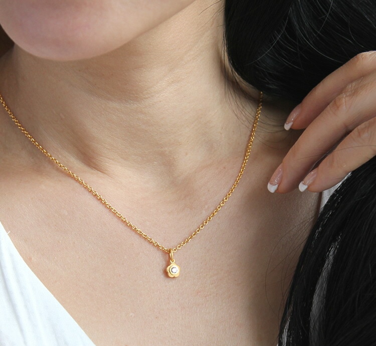 一粒ダイヤモンド 花モチーフ 純金ペンダント