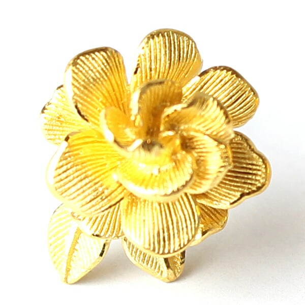 可憐なフラワーモチーフ 純金ピアス